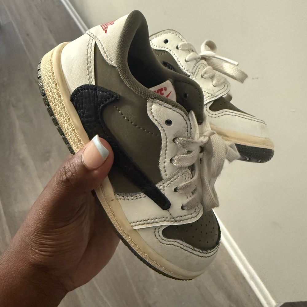 Travis Scott 8c Kids White and Olive Sneakers